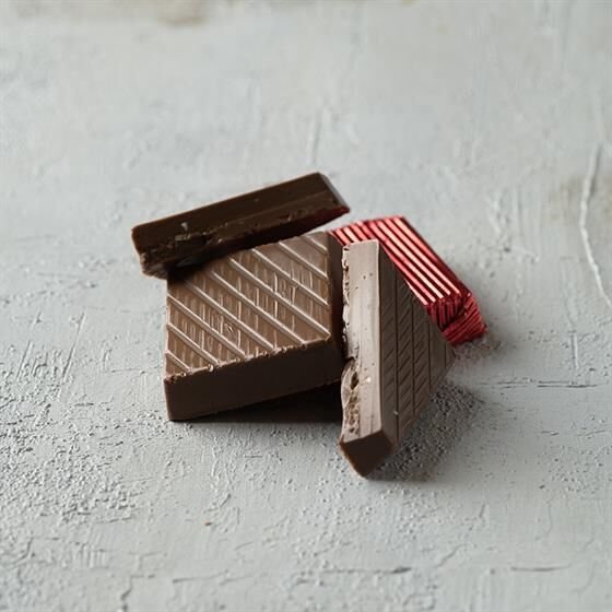 Kırmızı Gofrajlı Yüksek Kare