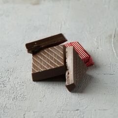 Kırmızı Gofrajlı Yüksek Kare