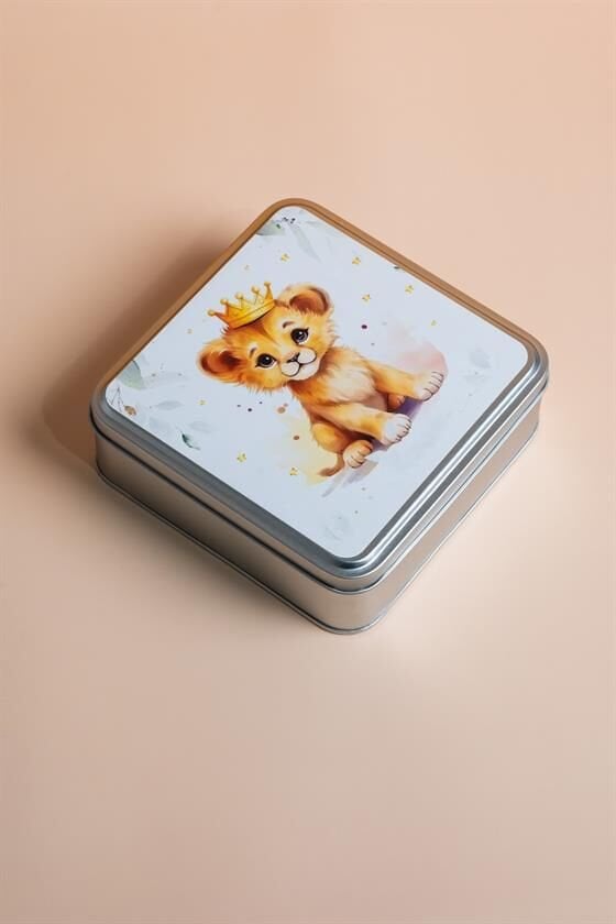 Metal Kare Bebek Kutusu  ( 50 Ad. Madlen + 200Gr. Badem Şekeri )